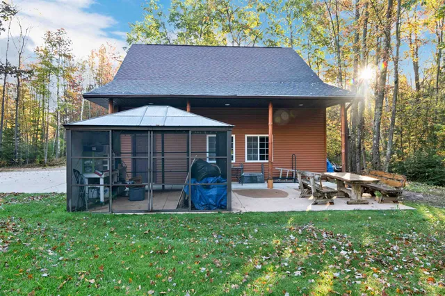 $675,000 | 3529 Nikodem Lane, Abrams, WI 54101