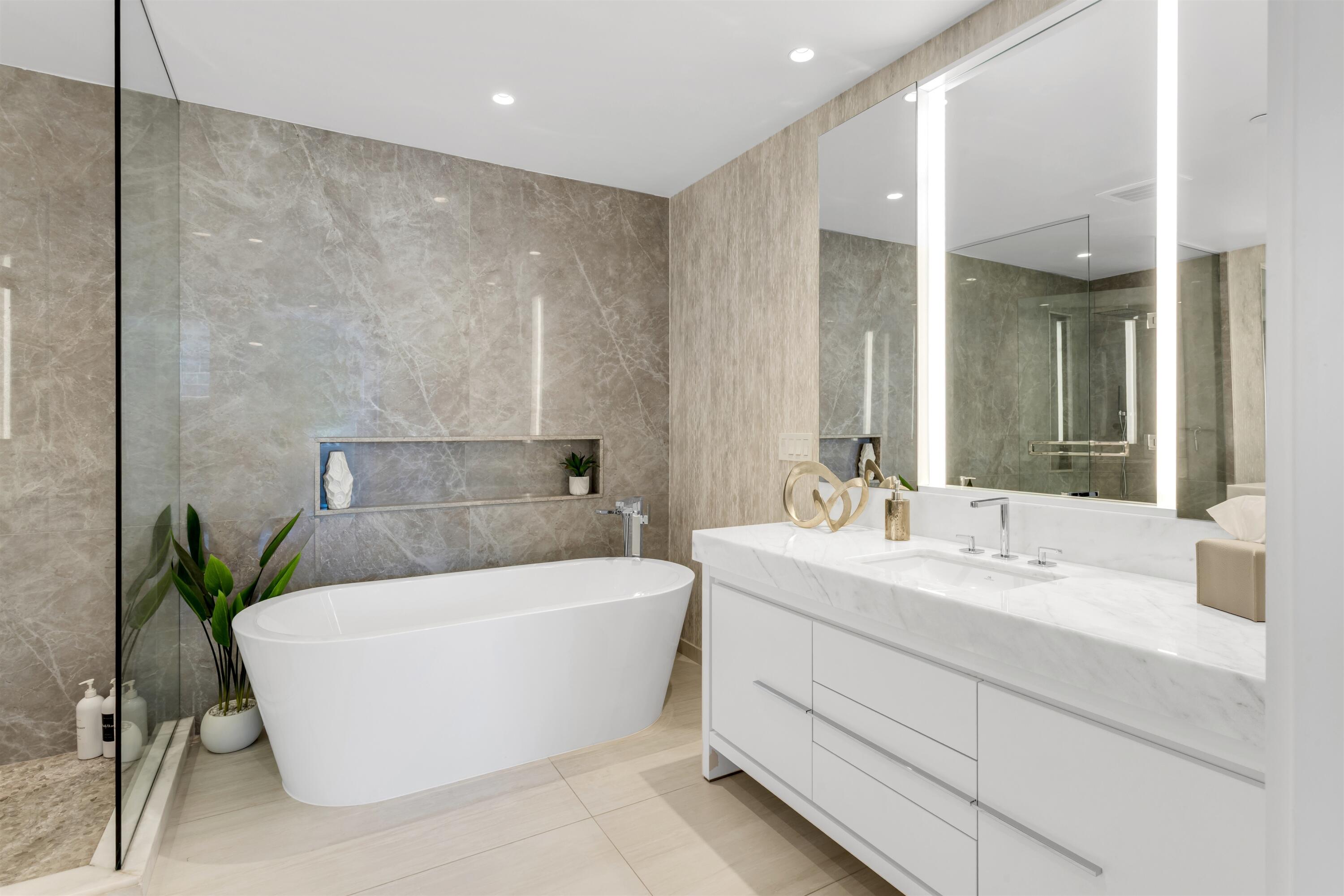200 Southeast Mizner Boulevard, Unit 410 Boca Raton, FL 33432 - Photo 16 of 44 PRIMARY_BATHROOM_ANGLE_RIGHT