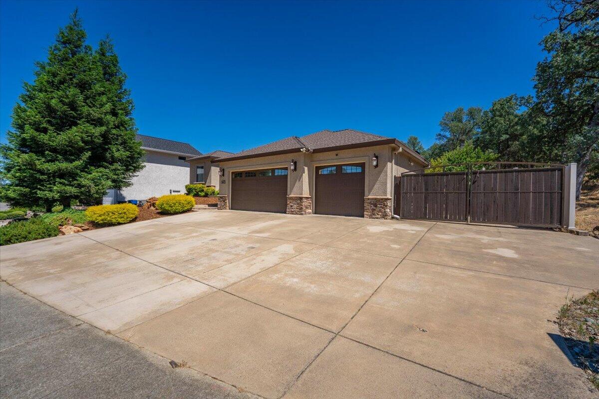 5697 Constitution Way Redding, CA 96003 - Photo 2 of 87 Gated RV