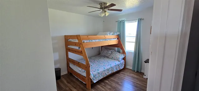 $1,600 | 16506 Blackbeard Road, Unit E, Jamaica Beach, TX 77554