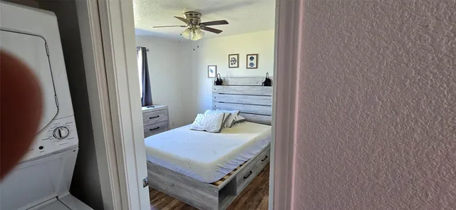 $1,600 | 16506 Blackbeard Road, Unit E, Jamaica Beach, TX 77554