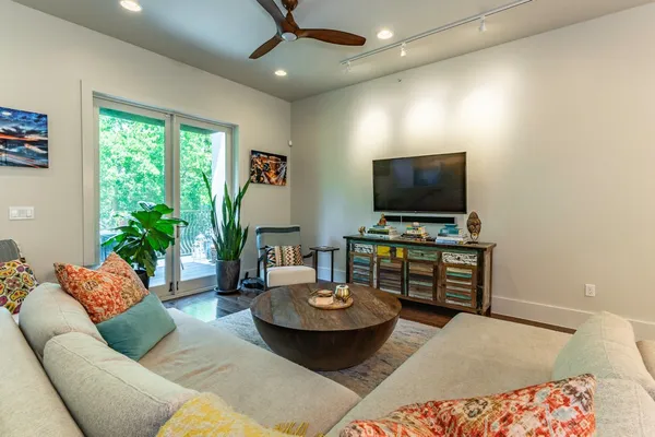 $3,850 | 206 East Live Oak Street, Unit F, Austin, TX 78704