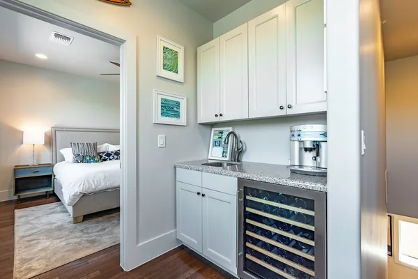 $3,850 | 206 East Live Oak Street, Unit F, Austin, TX 78704