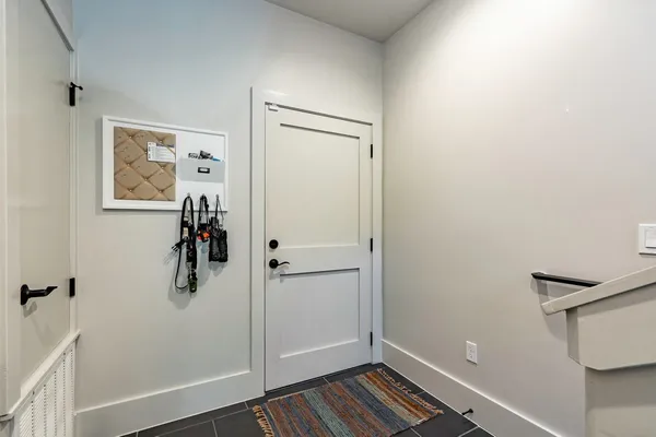 $3,850 | 206 East Live Oak Street, Unit F, Austin, TX 78704