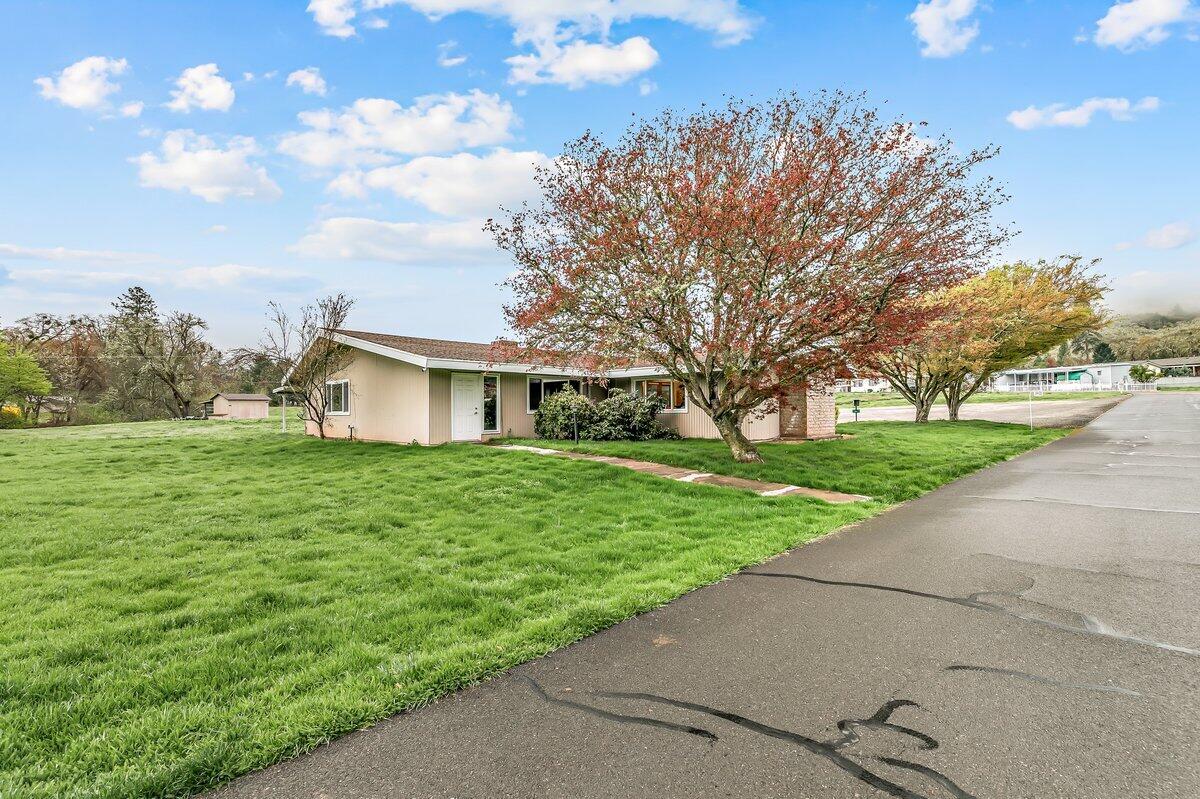 8401 Old Stage Road, Unit 25 Central Point, OR 97502 - Photo 17 of 17 21-2