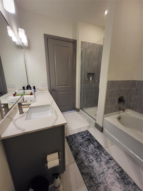 2700 Old Denton Road, Unit 3314 Carrollton, TX 75007 - Photo 7 of 18 a bathroom with a sink and a bathtub