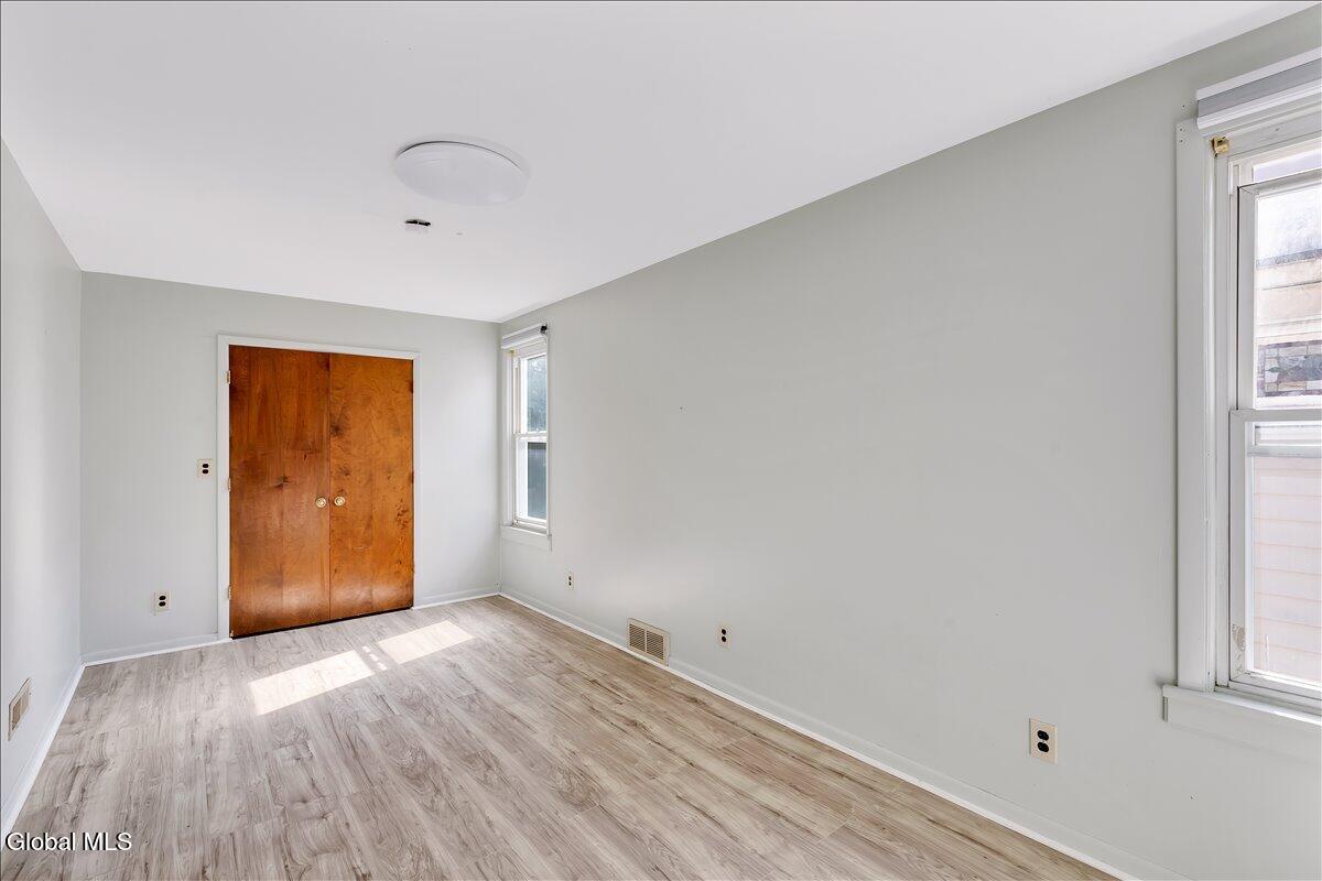 1831 Eastern Parkway Schenectady, NY 12309 - Photo 22 of 53 21-1831 Eastern Pkwy-21