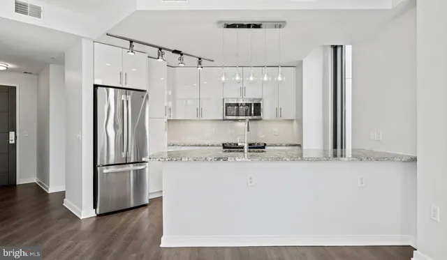 $4,596 | 8300 Wisconsin Avenue, Unit 2B1315, Bethesda, MD 20814