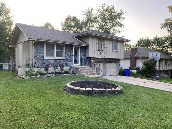 $280,000 | 1308 Southwest Highland Drive, Lee's Summit, MO 64081
