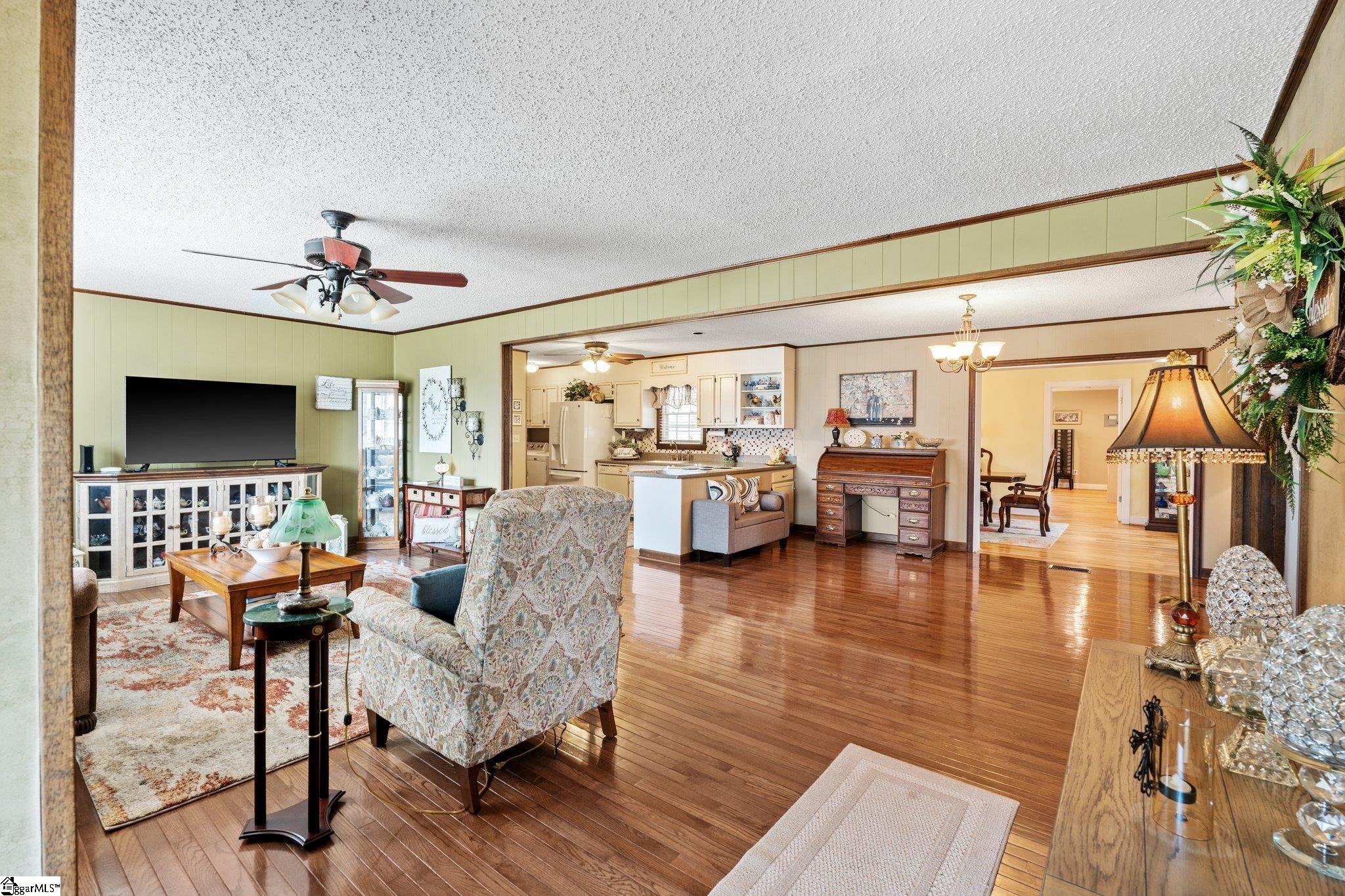 400 Timberlane Road Greer, SC 29651 - Photo 3 of 34 Gallery Image 3