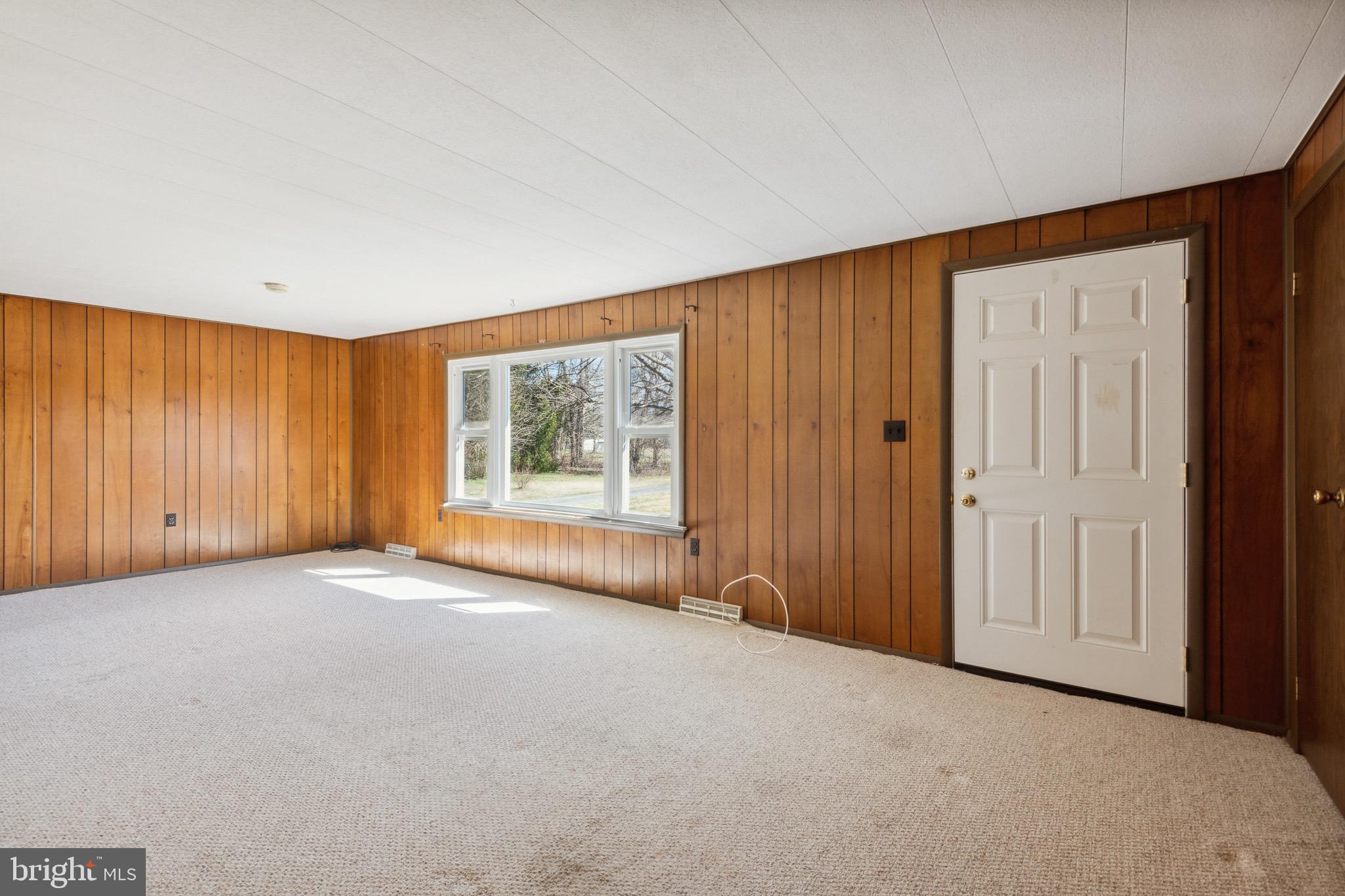 1400 Rossback Road Davidsonville, MD 21035 - Photo 4 of 24 Living Room Entry