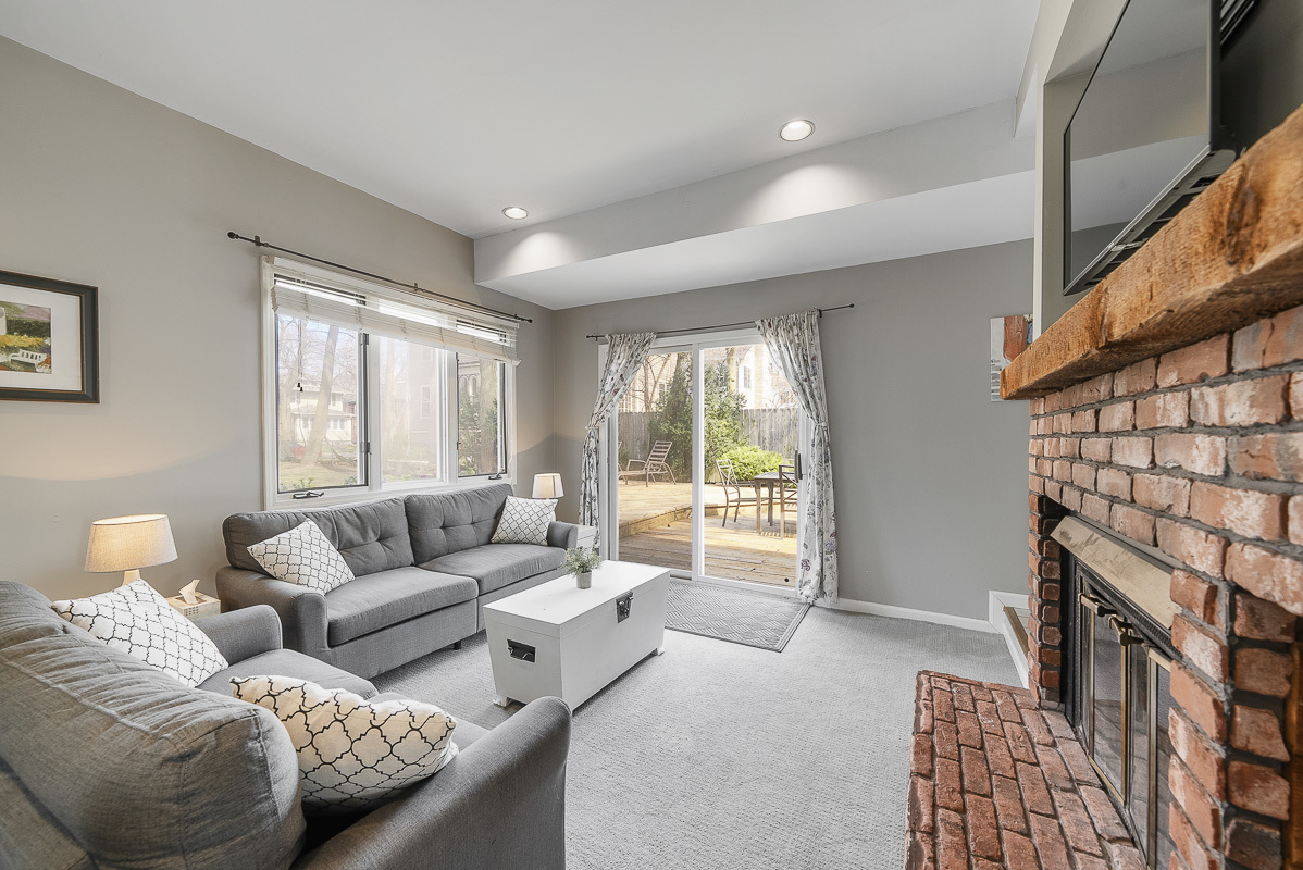515 Maple Avenue Wilmette, IL 60091 - Photo 4 of 26 a living room with furniture and a window