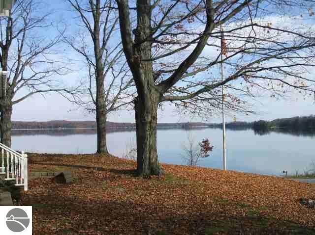 9846 North Long Lake Road Traverse City, MI 49685 - Photo 6 of 8 1691028-5.JPG