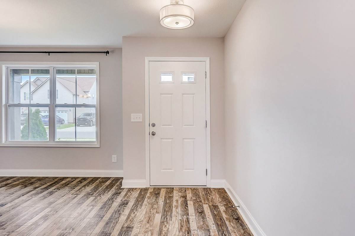 414 Andean Court Clarksville, TN 37040 - Photo 3 of 26 an empty room with window