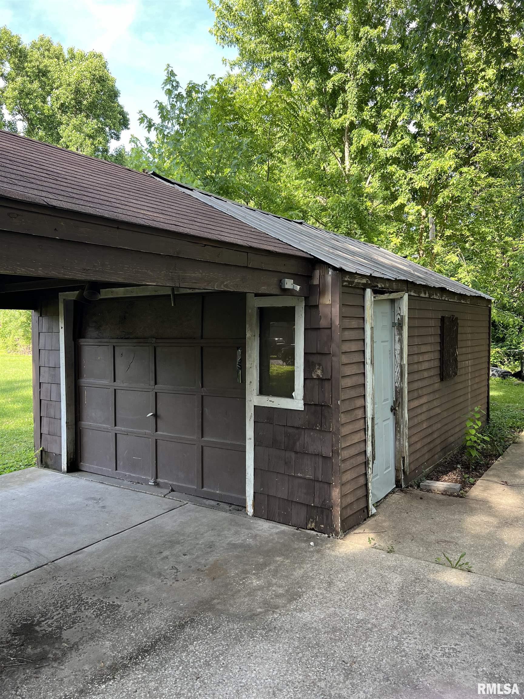 1956 South 19th Street Springfield, IL 62703 - Photo 5 of 6