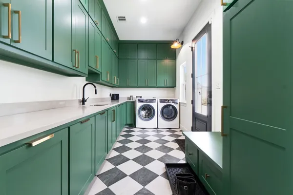 $1,099,900 | 255 Peninsula Drive, Livingston, TX 77351