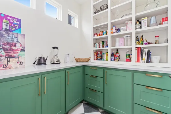 $1,099,900 | 255 Peninsula Drive, Livingston, TX 77351