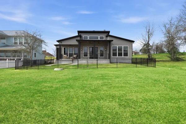 $1,099,900 | 255 Peninsula Drive, Livingston, TX 77351