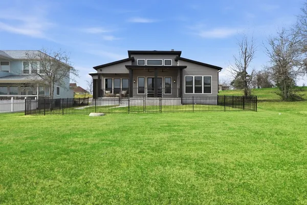 $1,099,900 | 255 Peninsula Drive, Livingston, TX 77351