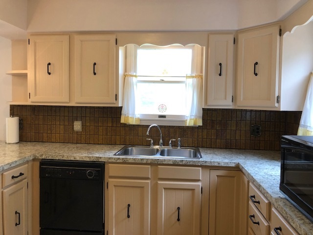 8062 West Mount Morris Road Flushing, MI 48433 - Photo 5 of 20 31386764-4.JPG