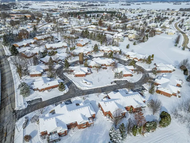 $300,000 | 225 Secretariat's Way, Unit 15, Belvidere, IL 61008