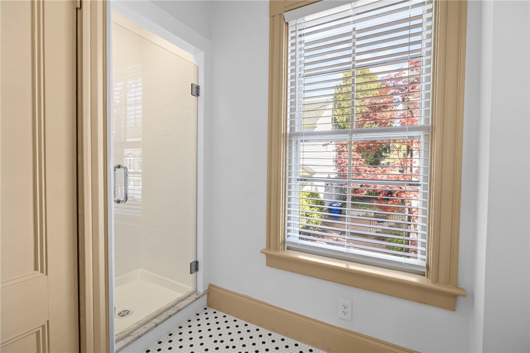 18 Barney Street, Unit 2 Newport, RI 02840 - Photo 12 of 33