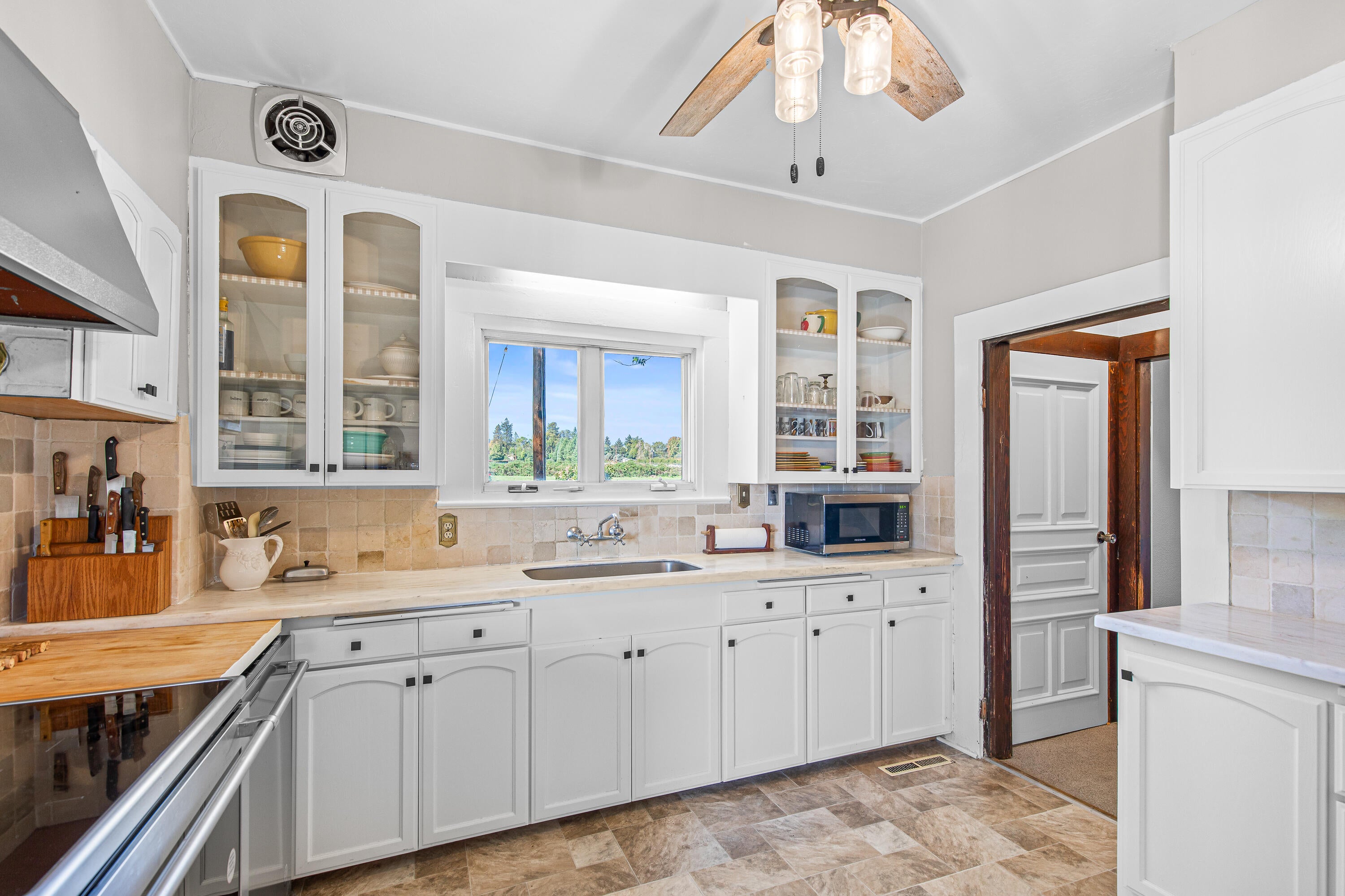 1593 Pioneer Road Talent, OR 97540 - Photo 15 of 50 1593 Pioneer Road, Talent, OR 97540