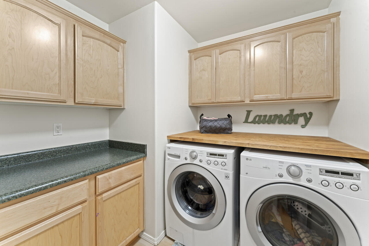 1040 Ferry Road Grants Pass, OR 97526 - Photo 47 of 67 Laundry downstairs