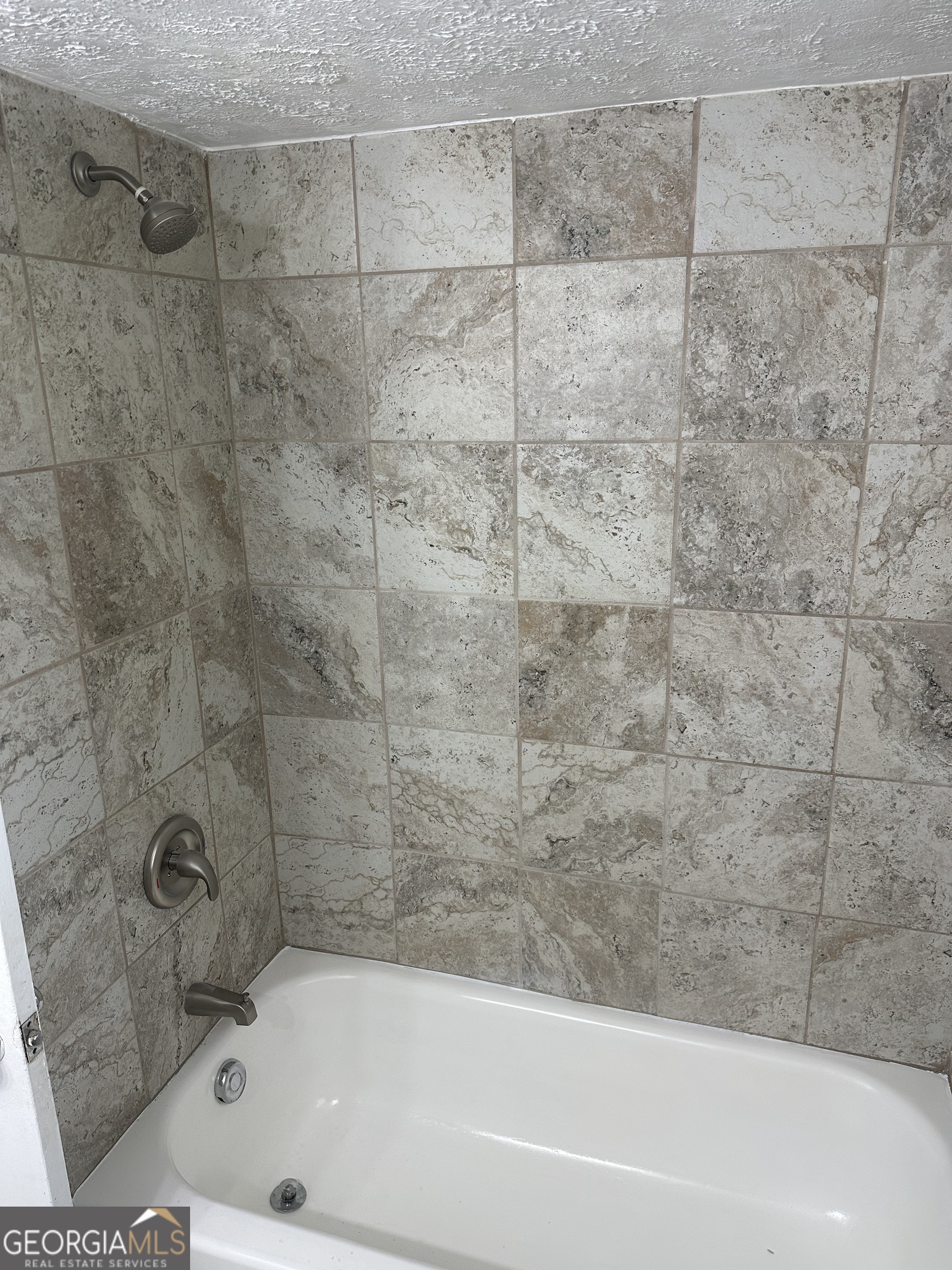 273 Fennel Way Southwest Atlanta, GA 30331 - Photo 15 of 20 a bathroom with a bathtub