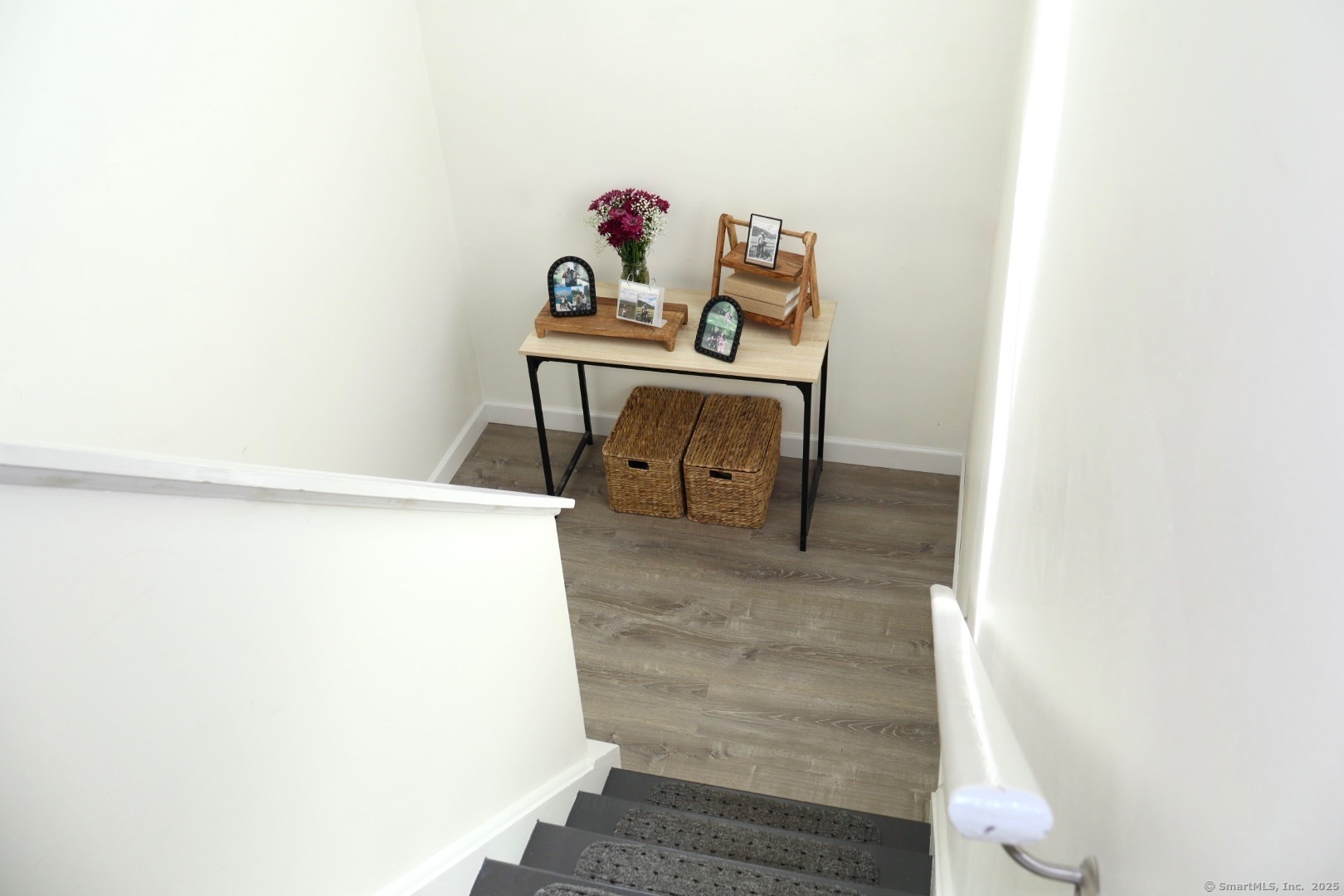 33 Stillmeadow Circle, Unit 33 Monroe, CT 06468 - Photo 11 of 14 a utility room with dryer and washer