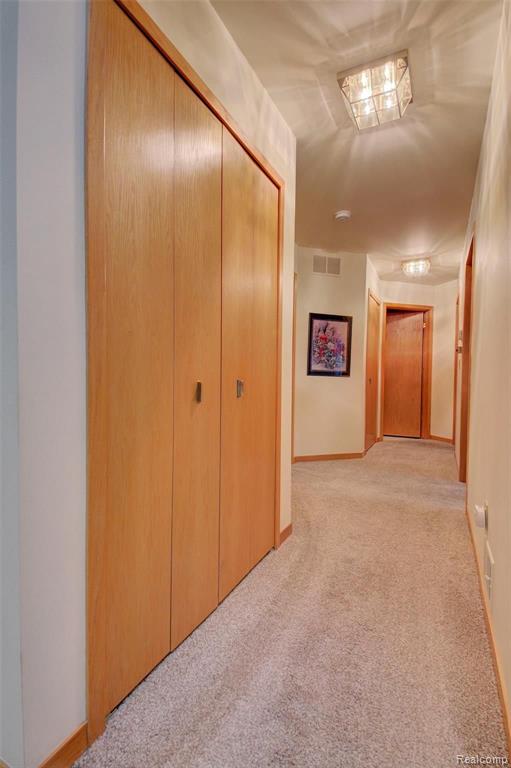 26198 Steele Road Farmington Hills, MI 48331 - Photo 20 of 31