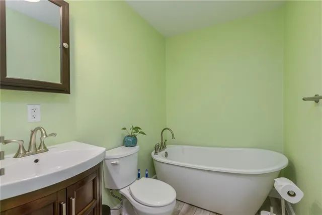 $379,950 | 525 Pleasant Street, Tonganoxie, KS 66086