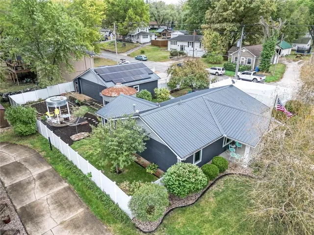 $379,950 | 525 Pleasant Street, Tonganoxie, KS 66086