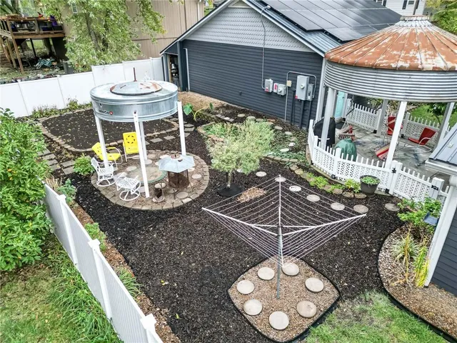 $379,950 | 525 Pleasant Street, Tonganoxie, KS 66086