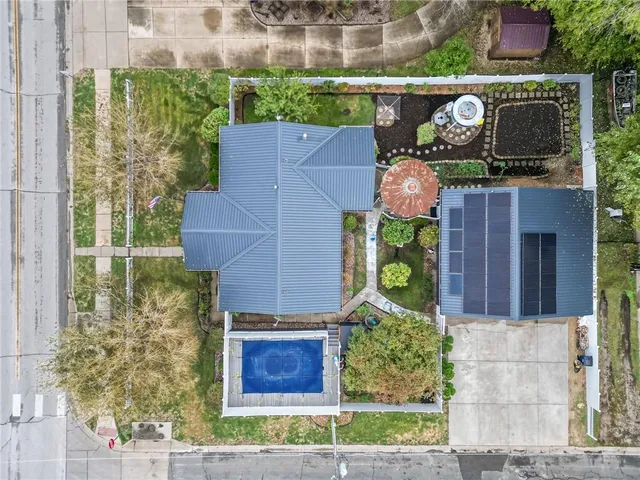 $379,950 | 525 Pleasant Street, Tonganoxie, KS 66086