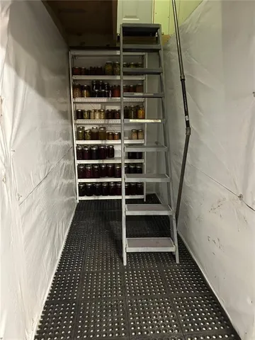 $379,950 | 525 Pleasant Street, Tonganoxie, KS 66086