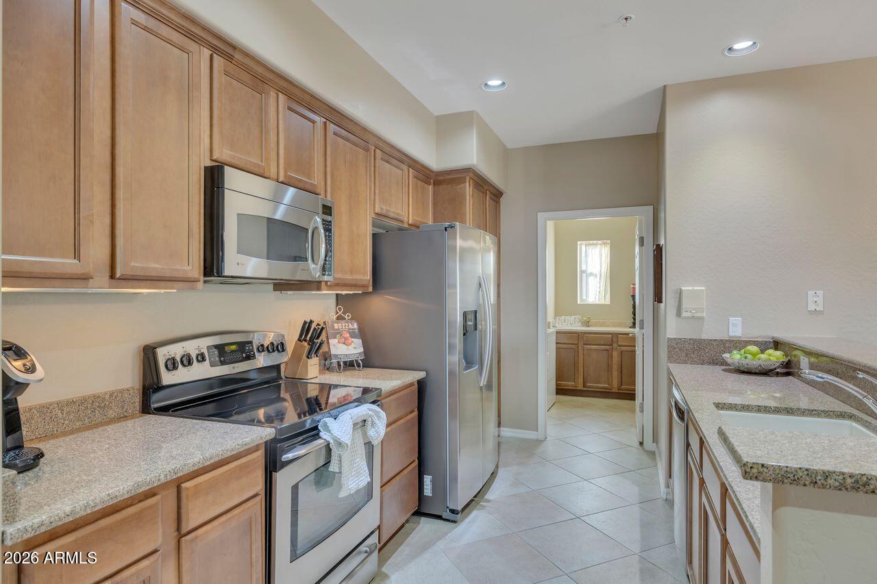 3935 East Rough Rider Road, Unit 1106 Phoenix, AZ 85050 - Photo 7 of 45 Granite kitchen counters