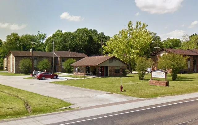 $725 | 865 Highway 105, Sour Lake, TX 77659