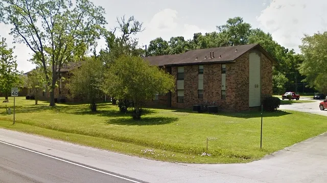 $725 | 865 Highway 105, Sour Lake, TX 77659