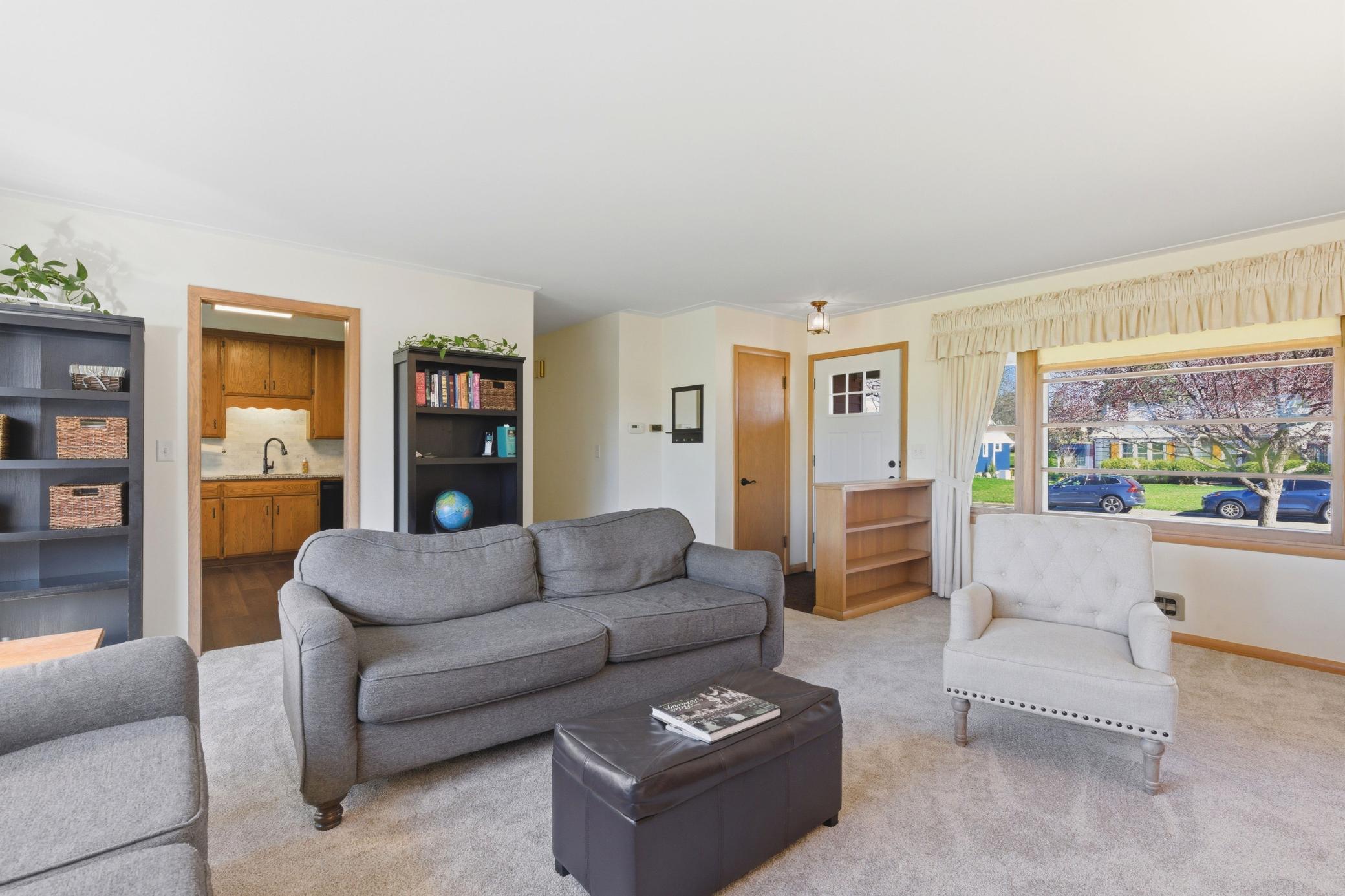 2095 Fairways Lane Roseville, MN 55113 - Photo 4 of 48