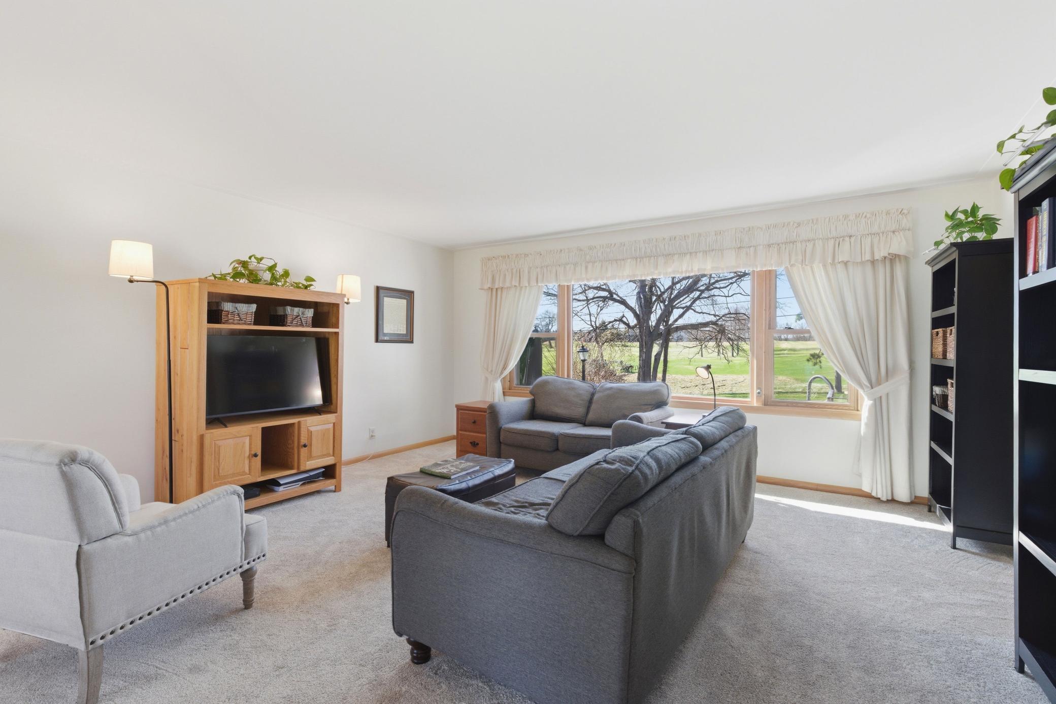 2095 Fairways Lane Roseville, MN 55113 - Photo 5 of 48