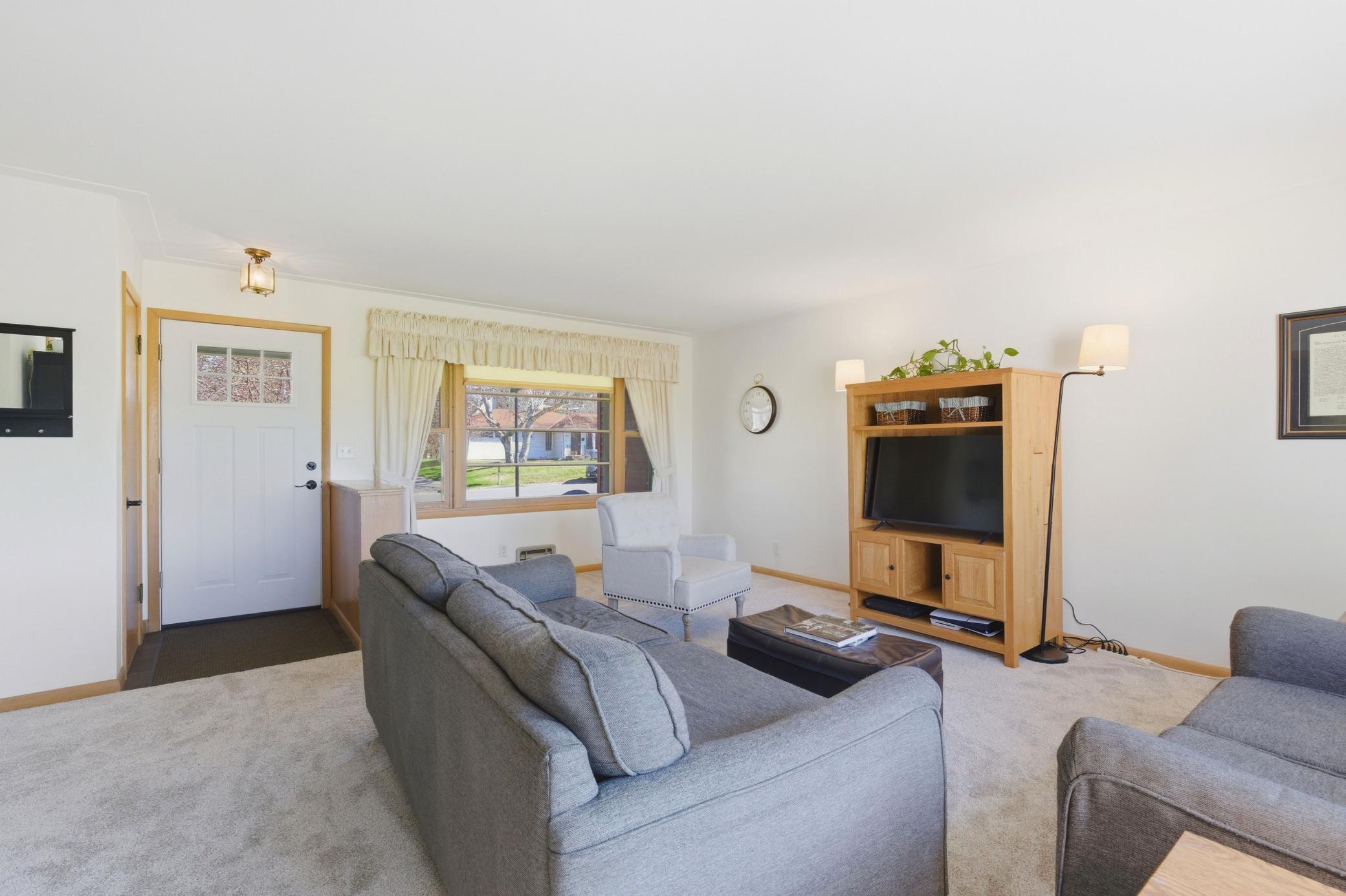 2095 Fairways Lane Roseville, MN 55113 - Photo 7 of 48