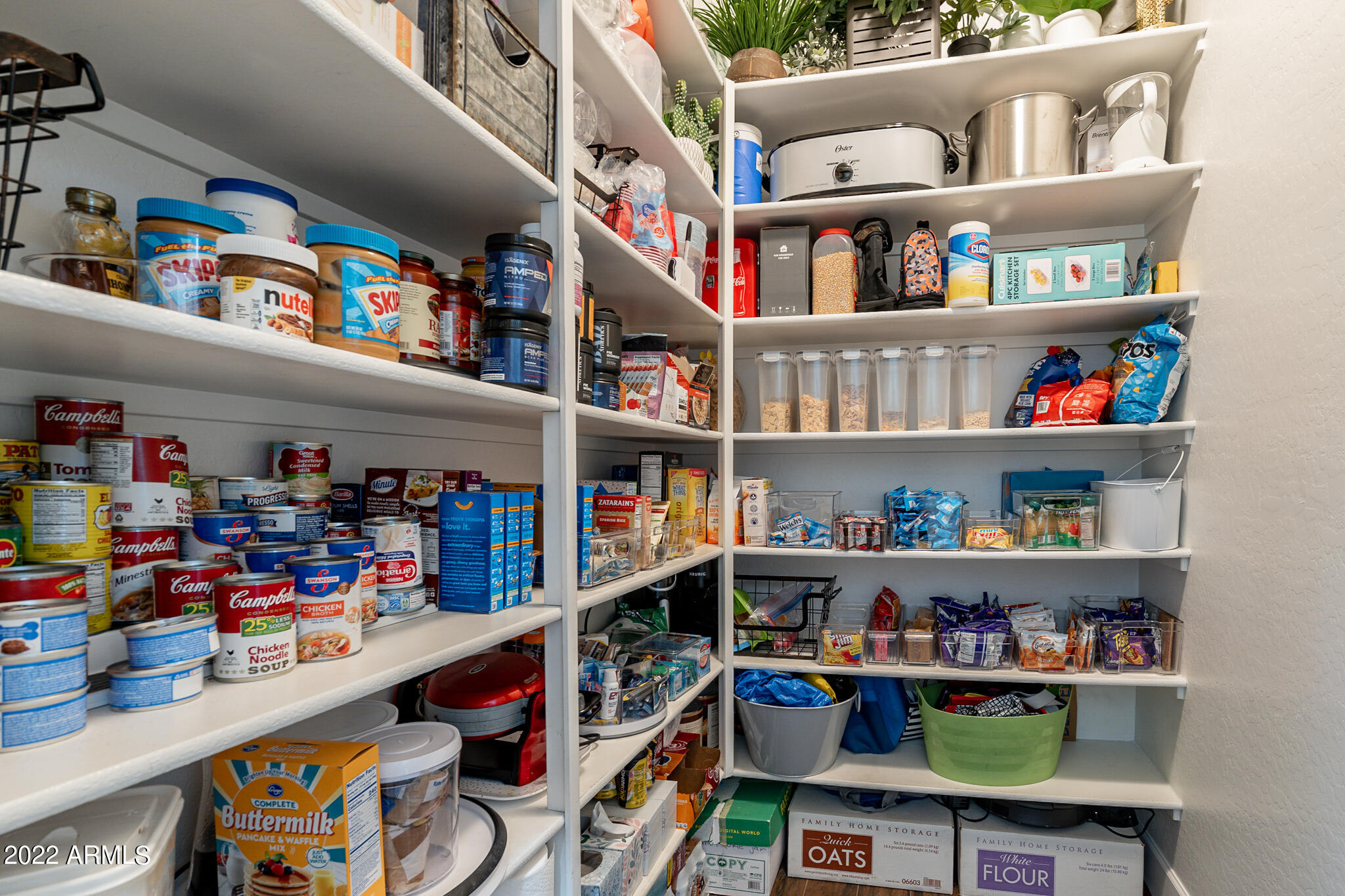 6275 South Rochester Drive Gilbert, AZ 85298 - Photo 28 of 59 Walk-in Pantry