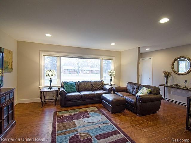 28025 Quail Hollow Road Farmington Hills, MI 48331 - Photo 8 of 38