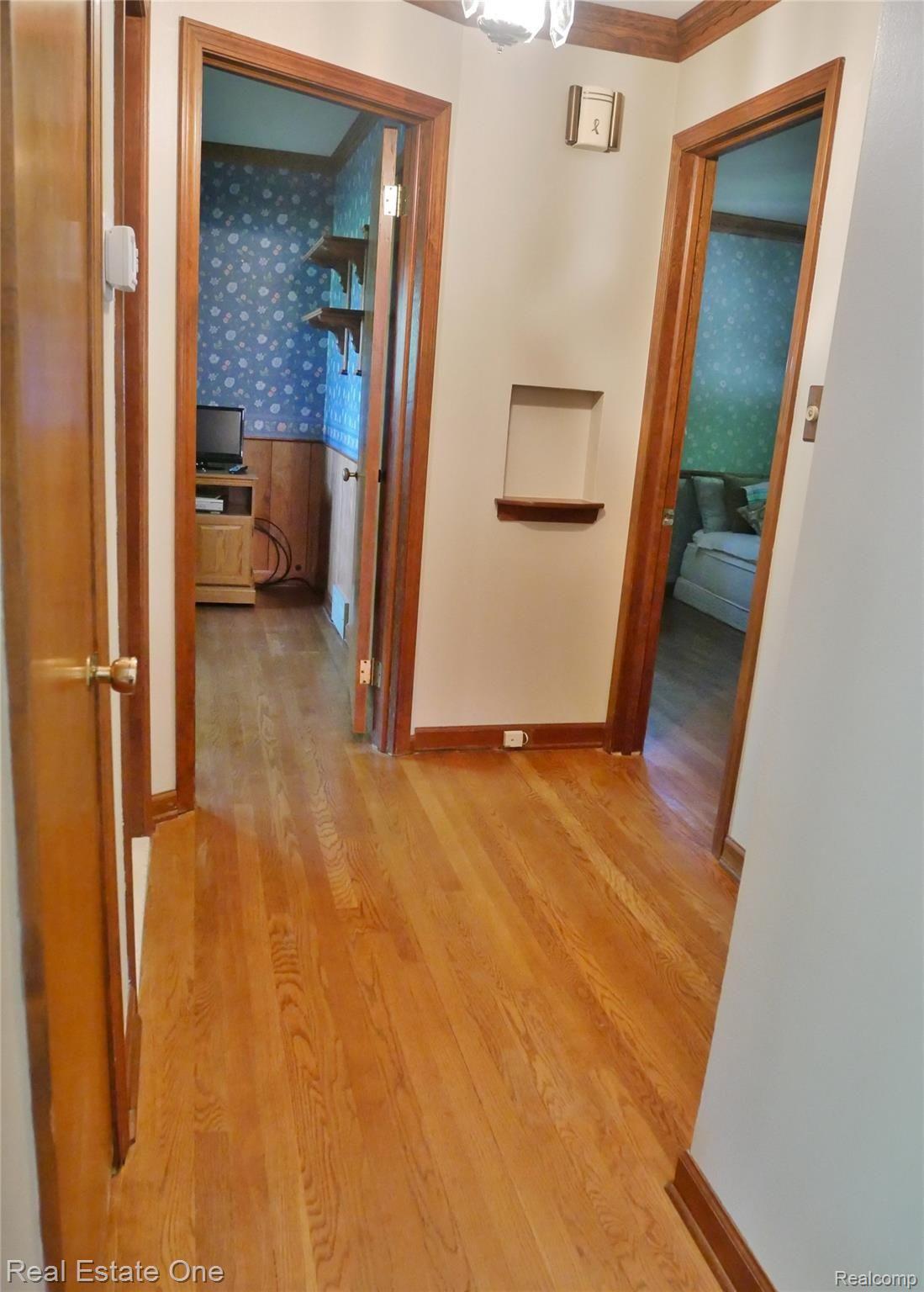 2233 Dunstable Road Birmingham, MI 48009 - Photo 8 of 18 hallway.JPG