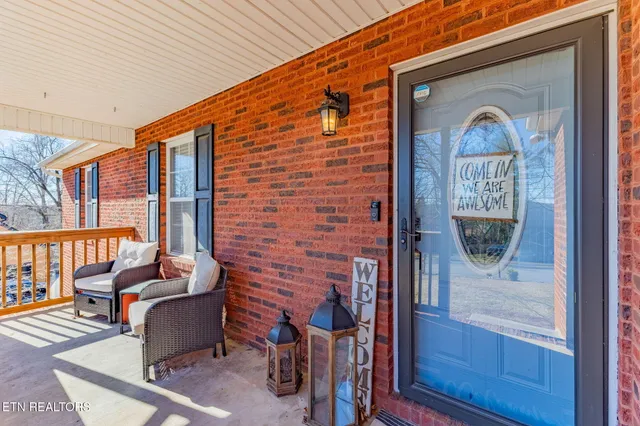 $515,000 | 1528 North Courtney Oak Lane, Knoxville, TN 37938