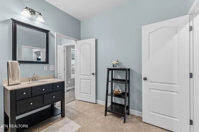 $515,000 | 1528 North Courtney Oak Lane, Knoxville, TN 37938