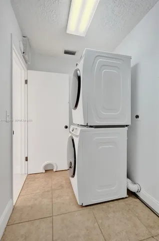 $389,000 | 9 South Lakeshore Drive, Hypoluxo, FL 33462