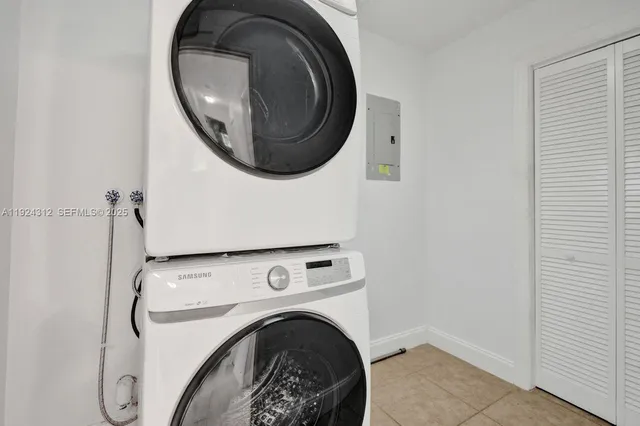 $389,000 | 9 South Lakeshore Drive, Hypoluxo, FL 33462