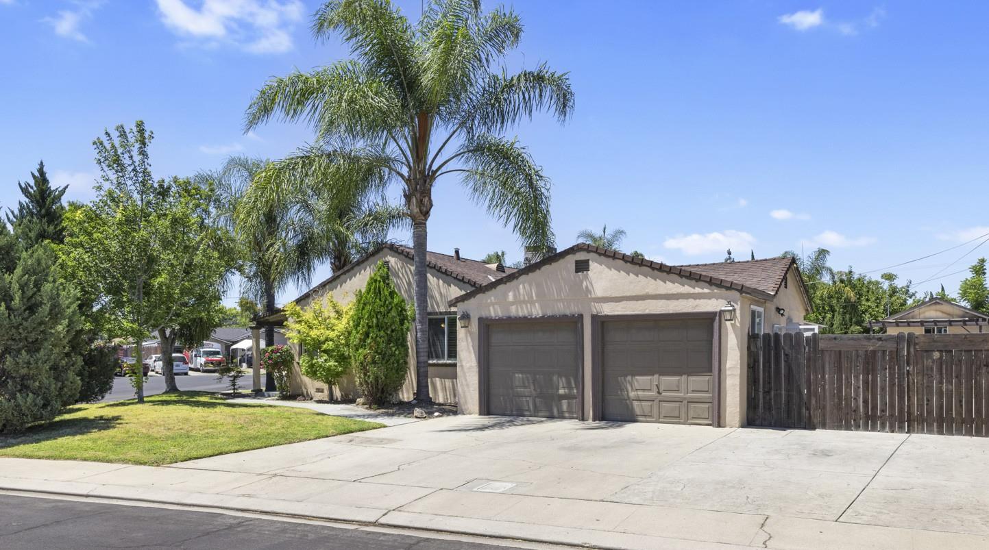 2109 Dee Court Modesto, CA 95350 - Photo 3 of 26